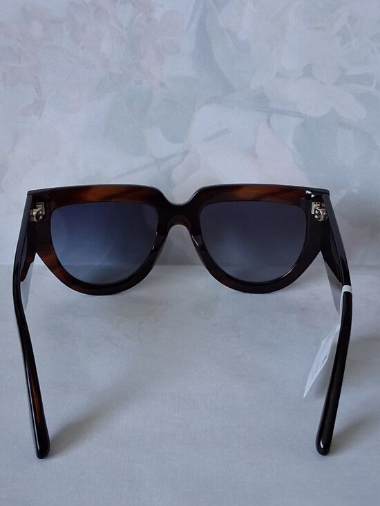Victoria Beckham Tortoise Shell Sunglasses NWT main image 6